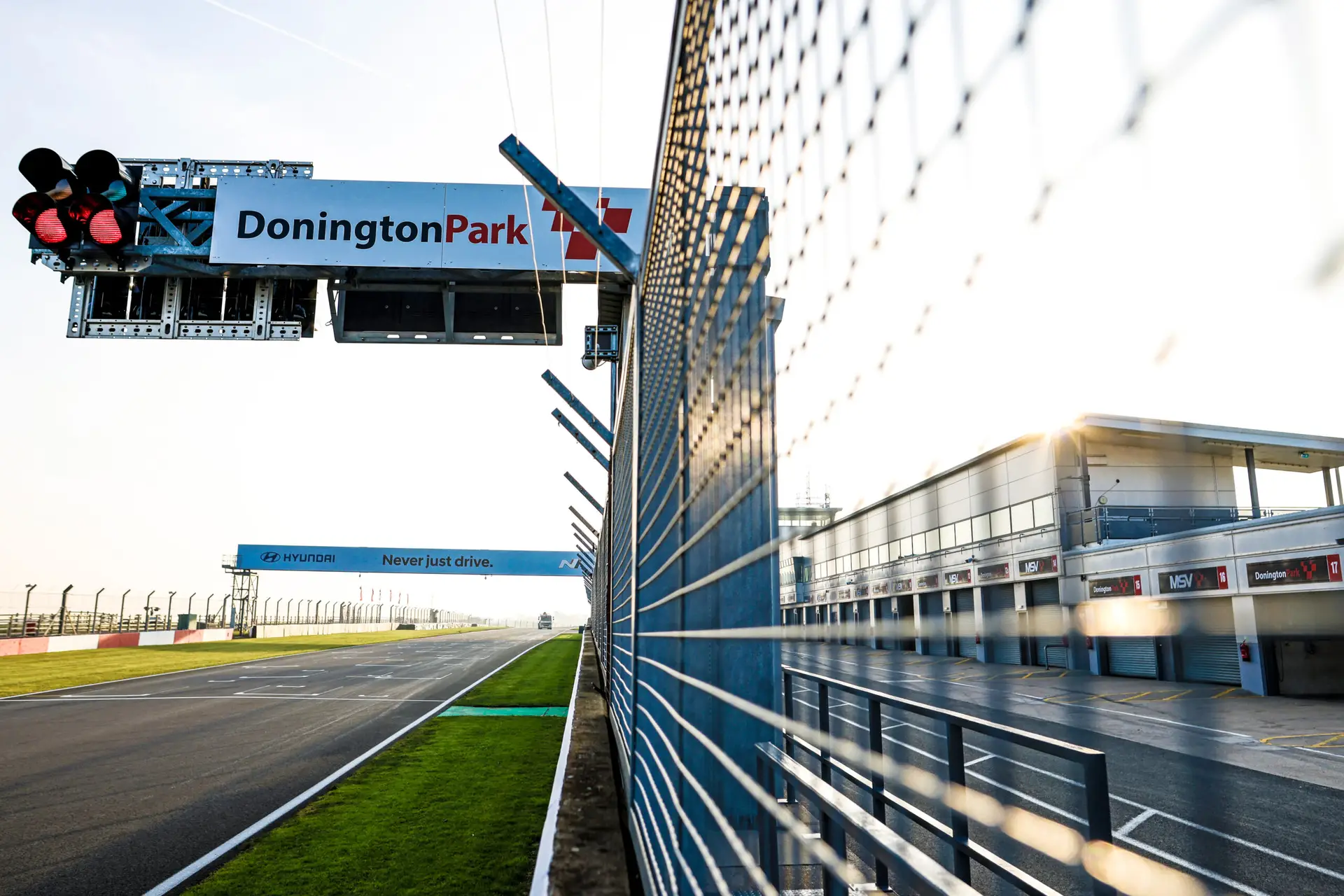 photo of gantry at donnington park