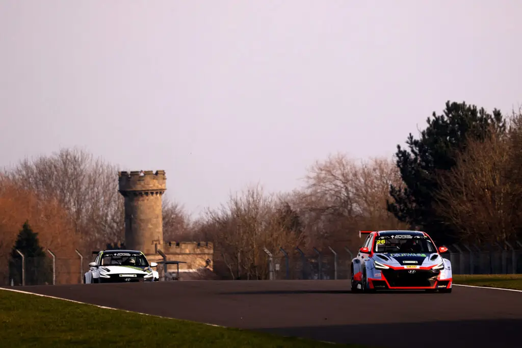 Finn Leslie's debut TCR at Donnington Park